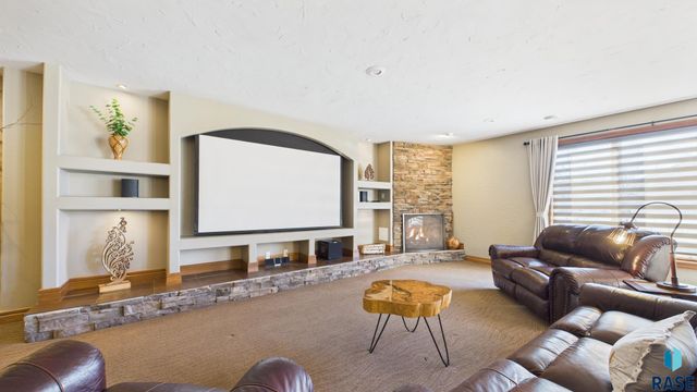 1201 S Montpelier Ave Avenue, Sioux Falls, SD 57106