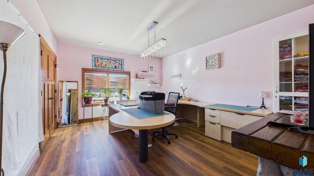 1201 S Montpelier Ave Avenue, Sioux Falls, SD 57106