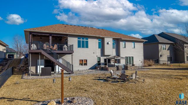 1201 S Montpelier Ave Avenue, Sioux Falls, SD 57106