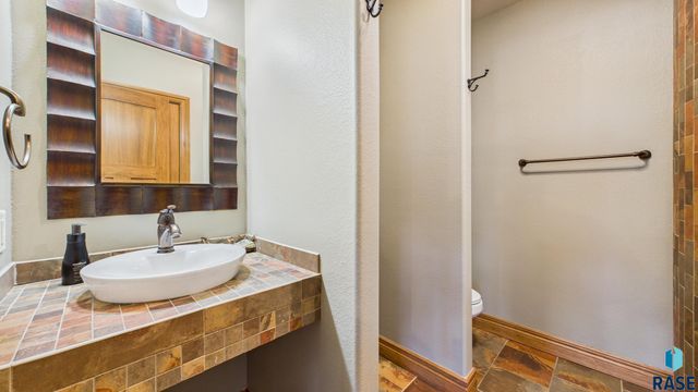 1201 S Montpelier Ave Avenue, Sioux Falls, SD 57106