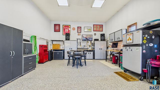 1201 S Montpelier Ave Avenue, Sioux Falls, SD 57106