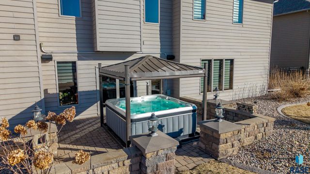 1201 S Montpelier Ave Avenue, Sioux Falls, SD 57106