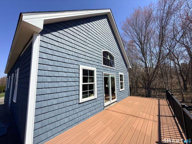 7 Larson Street, Waterford, CT 06385
