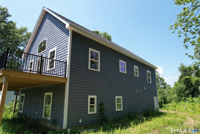 7 Larson Street, Waterford, CT 06385