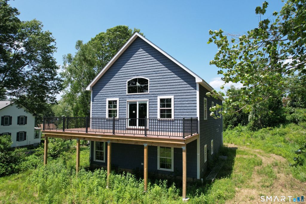 7 Larson Street, Waterford, CT 06385