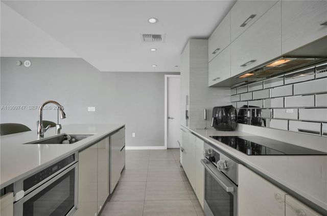 1300 S Miami Ave 2705, Miami, FL 33130