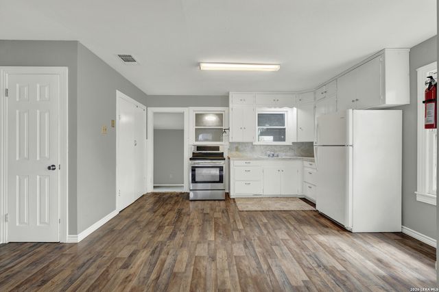 105 E HUEBINGER ST, Marion, TX 78124