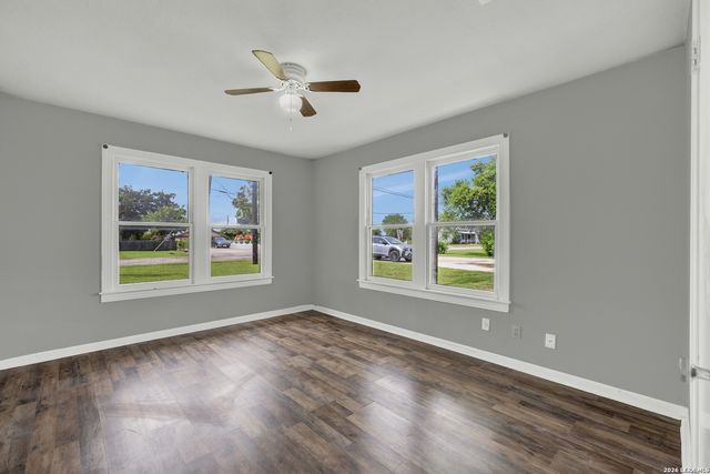 105 E HUEBINGER ST, Marion, TX 78124