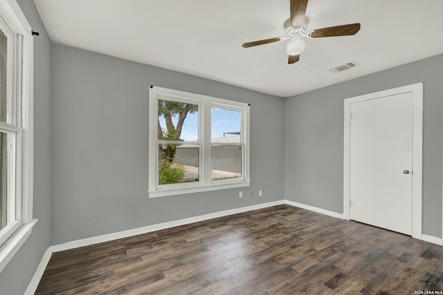 105 E HUEBINGER ST, Marion, TX 78124