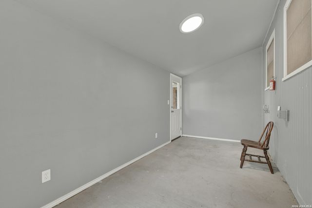 105 E HUEBINGER ST, Marion, TX 78124