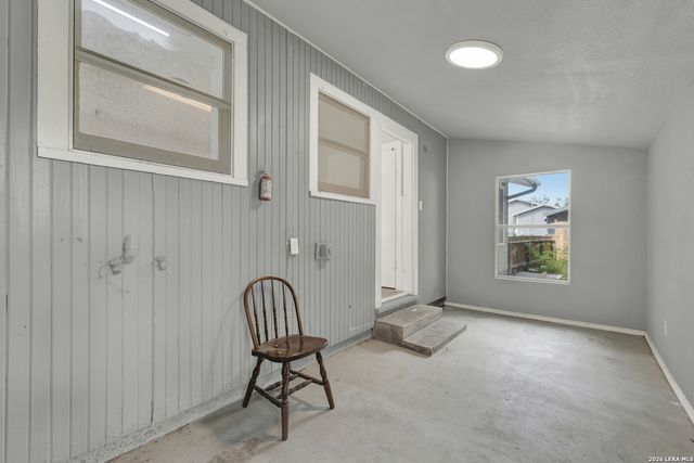 105 E HUEBINGER ST, Marion, TX 78124
