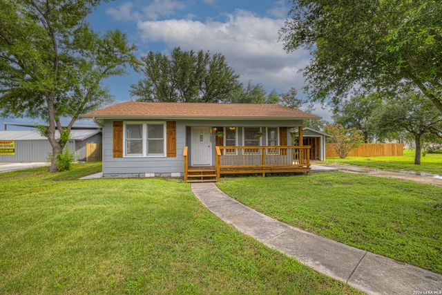 105 E HUEBINGER ST, Marion, TX 78124
