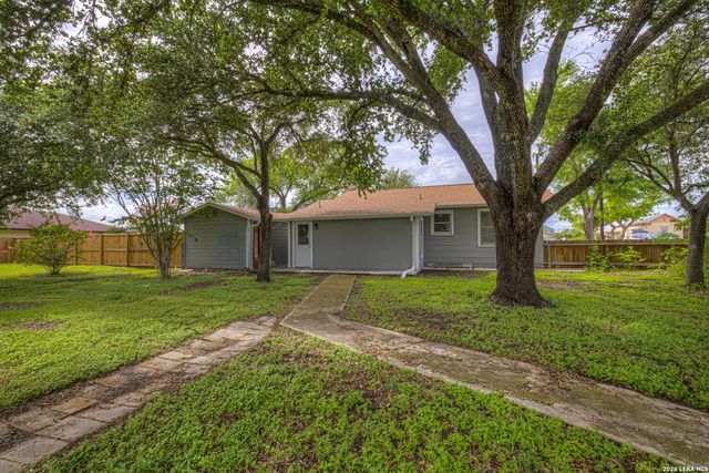 105 E HUEBINGER ST, Marion, TX 78124