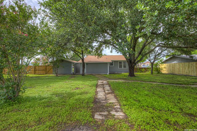 105 E HUEBINGER ST, Marion, TX 78124