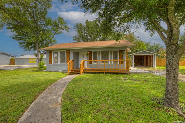 105 E HUEBINGER ST, Marion, TX 78124