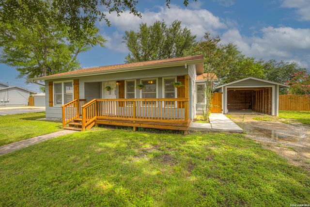105 E HUEBINGER ST, Marion, TX 78124