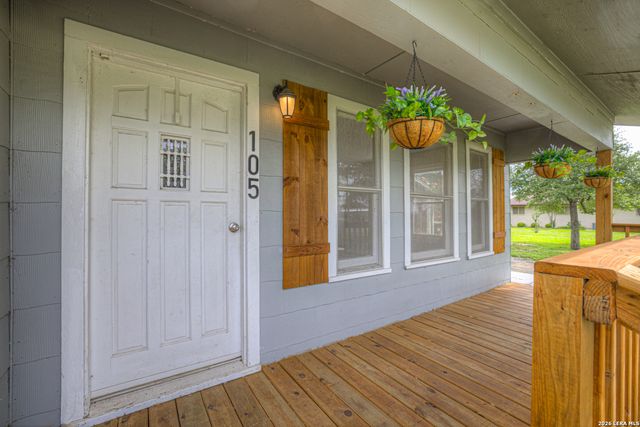 105 E HUEBINGER ST, Marion, TX 78124