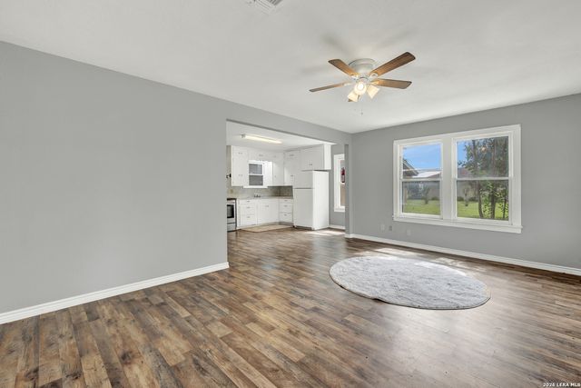 105 E HUEBINGER ST, Marion, TX 78124