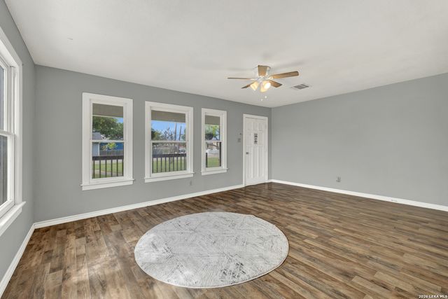 105 E HUEBINGER ST, Marion, TX 78124