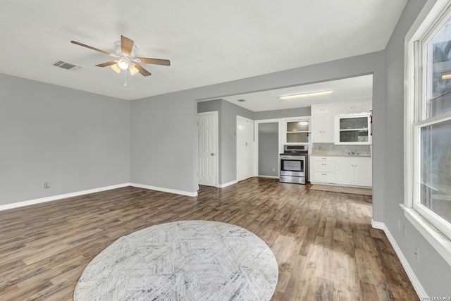 105 E HUEBINGER ST, Marion, TX 78124