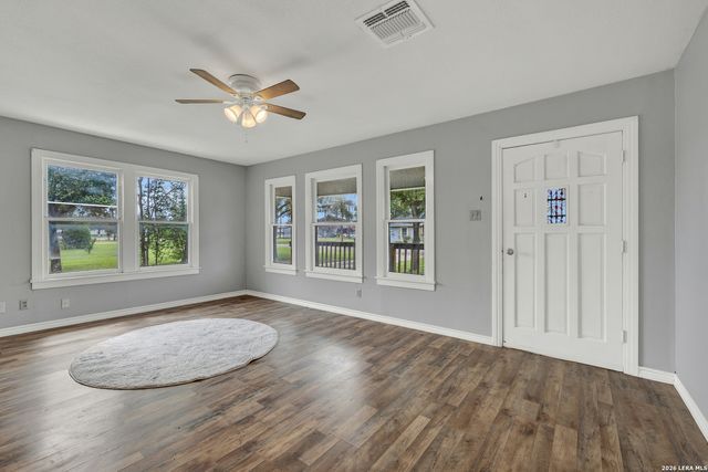 105 E HUEBINGER ST, Marion, TX 78124