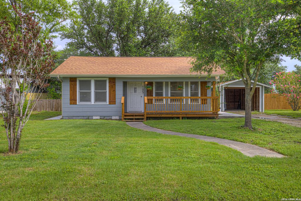 105 E HUEBINGER ST, Marion, TX 78124