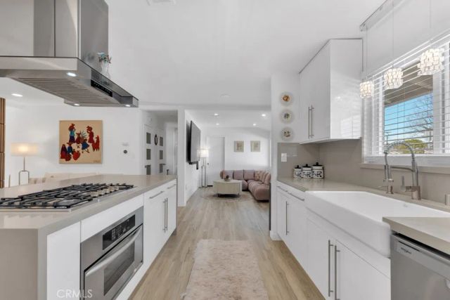 22736 Schoolcraft, West Hills, CA 91307