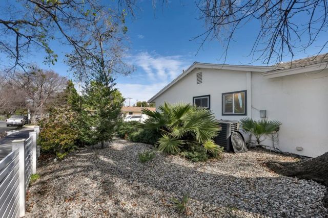 22736 Schoolcraft, West Hills, CA 91307