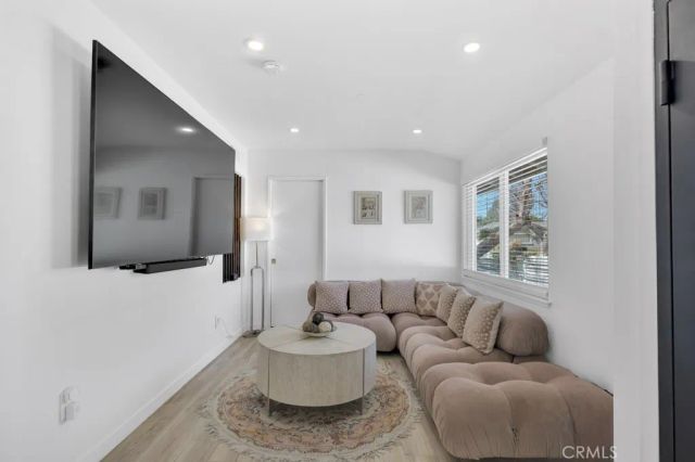 22736 Schoolcraft, West Hills, CA 91307