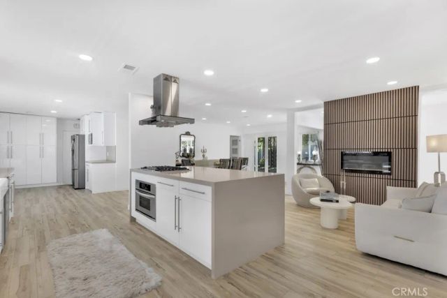 22736 Schoolcraft, West Hills, CA 91307