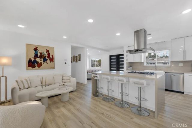 22736 Schoolcraft, West Hills, CA 91307