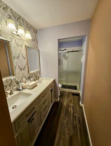 5469 Barnwood Drive, Gurnee, IL 60031