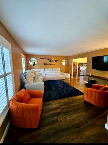 5469 Barnwood Drive, Gurnee, IL 60031