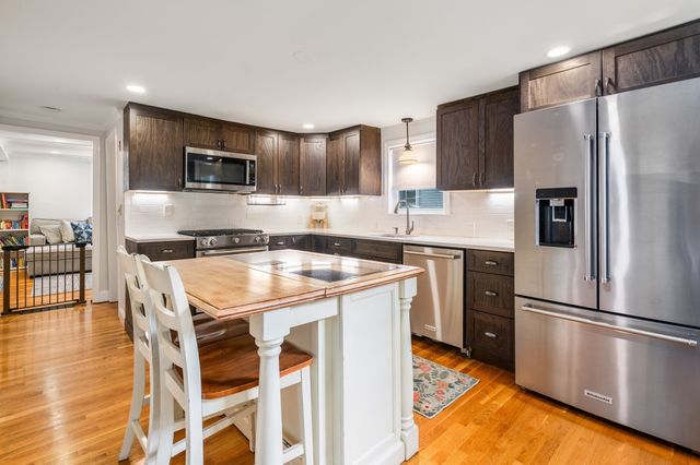 78 Pleasant St 78, Needham, MA 02492