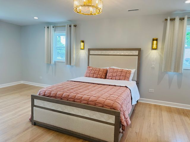 860 S 10th Avenue, La Grange, IL 60525
