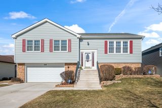 1220 Dorchester Lane, Hoffman Estates, IL 60169