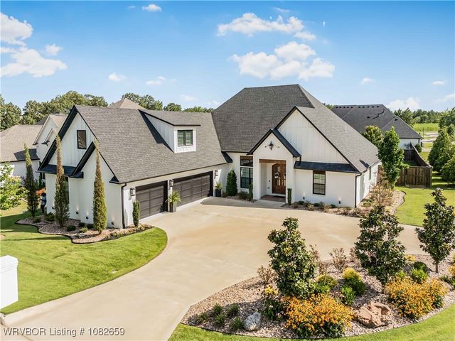 8900 Luxe Manor, Fort Smith, AR 72916