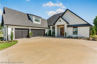 8900 Luxe Manor, Fort Smith, AR 72916