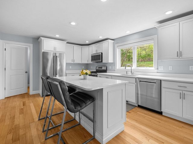 14 Spring St, Hopkinton, MA 01748