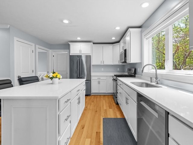 14 Spring St, Hopkinton, MA 01748