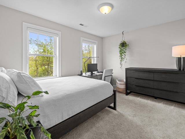 14 Spring St, Hopkinton, MA 01748
