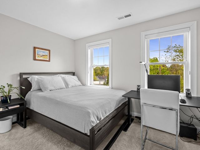 14 Spring St, Hopkinton, MA 01748
