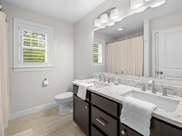 14 Spring St, Hopkinton, MA 01748