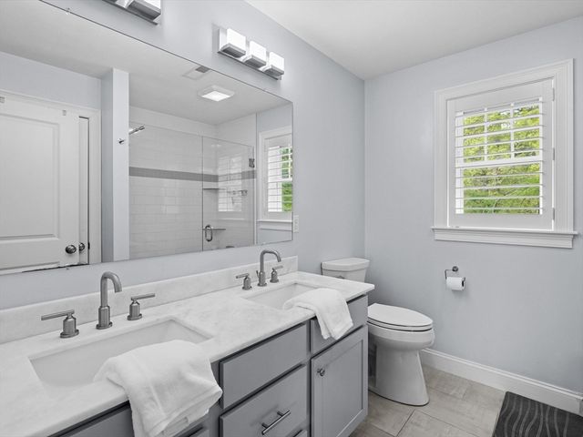 14 Spring St, Hopkinton, MA 01748