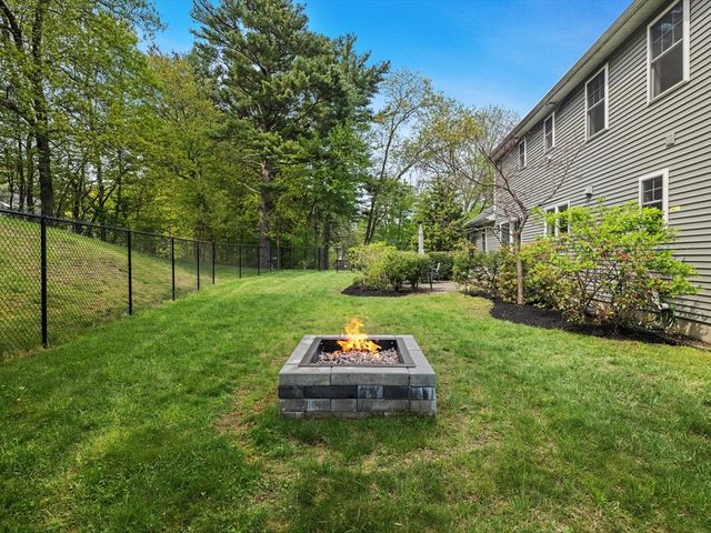 14 Spring St, Hopkinton, MA 01748