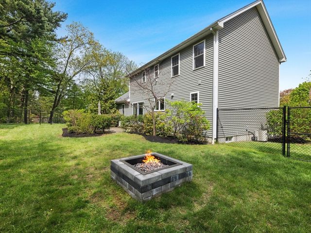 14 Spring St, Hopkinton, MA 01748
