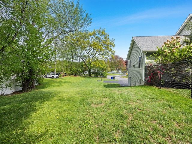 14 Spring St, Hopkinton, MA 01748