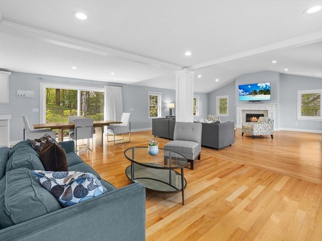 14 Spring St, Hopkinton, MA 01748
