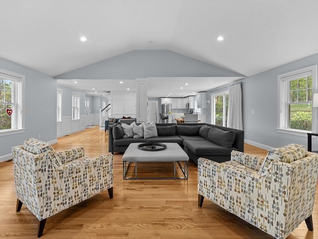 14 Spring St, Hopkinton, MA 01748