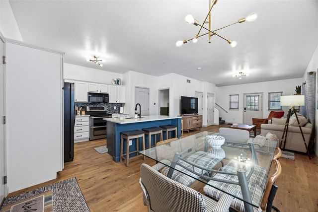 1234 Shannon Dr, Iowa City, IA 52246